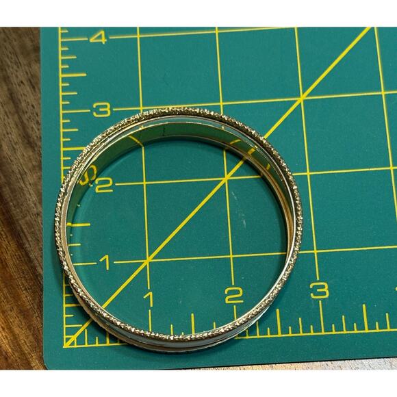 4 Gold Tone & White Enamel Bangle Bracelets Textured Stacking Set - Picture 6 of 6